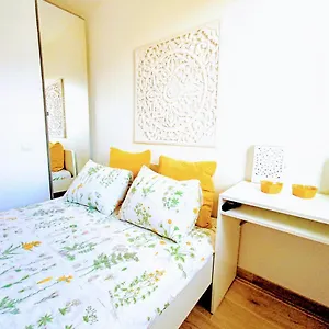 Private In Renovated - Tram 1 Min Walk Nice